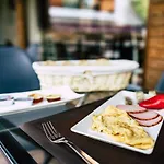 Mer Guest House B&B بيت ضيافة 4*