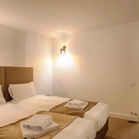 Maison d'hôtes MER Guest House B&B 4*